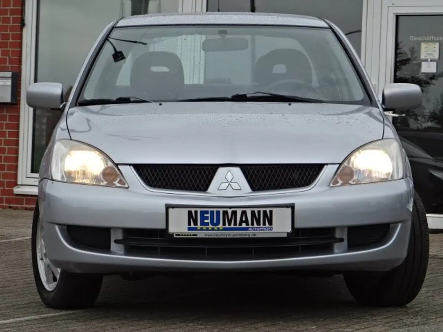 Mitsubishi Lancer 1.6 Automatik Comfort Stříbrná - 2
