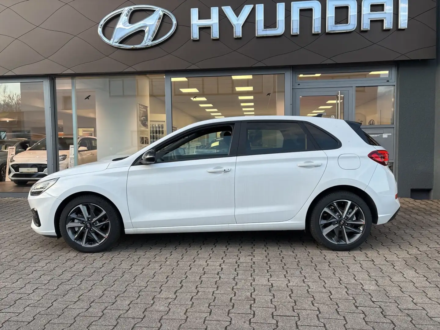 Hyundai i30 Advantage*PLUS-Paket*Totwinkel*Automaik*uvm* Weiß - 2