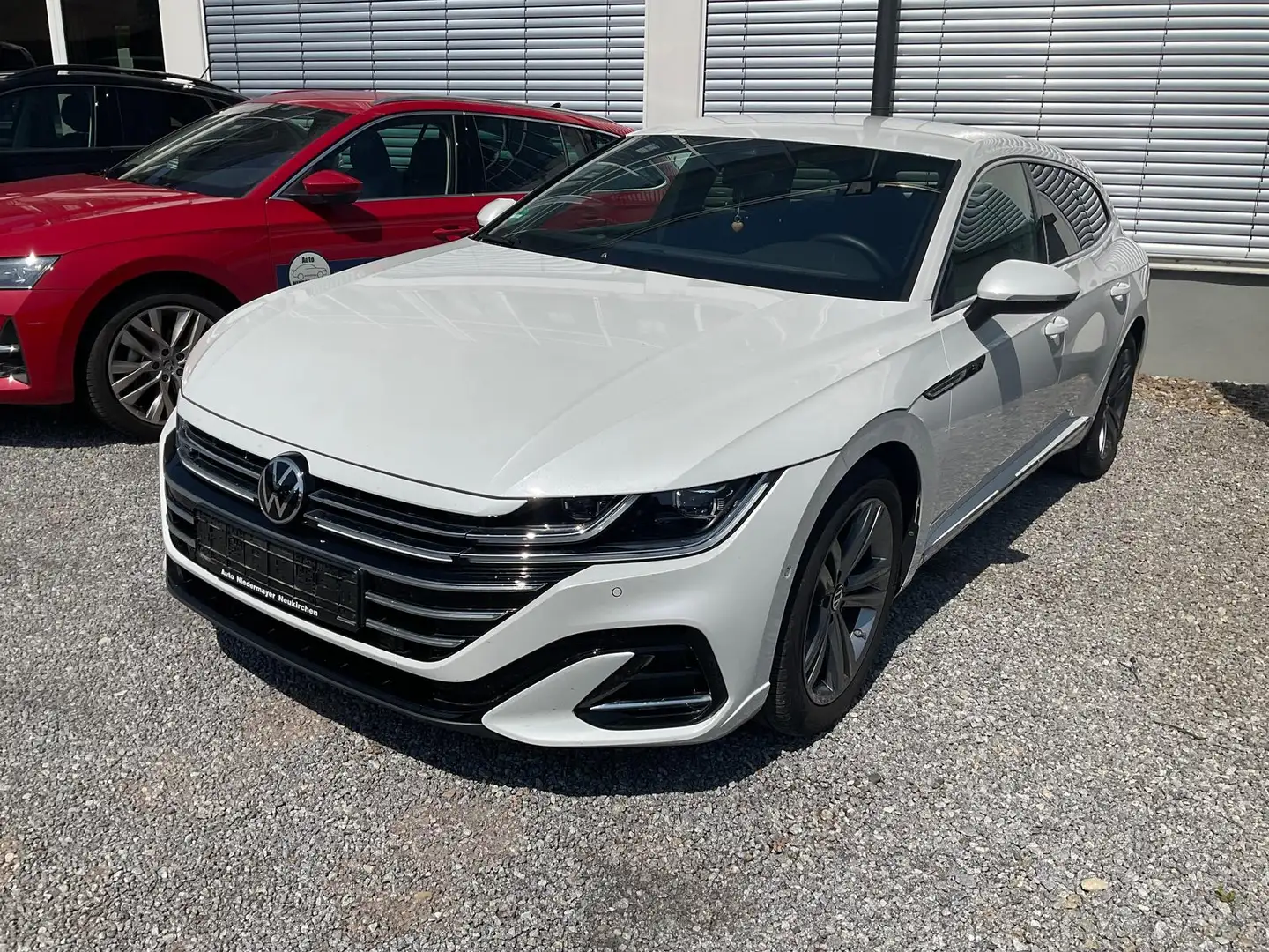 Volkswagen Arteon Shooting Brake 2.0 TSI DSG R-LINE, IQ.Light, EasyO Weiß - 2