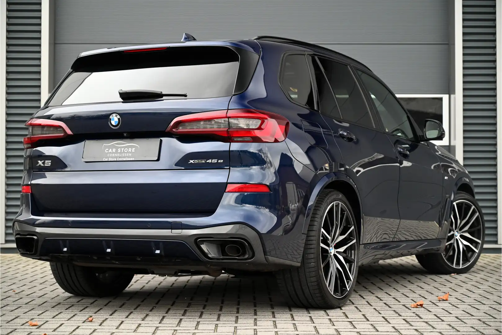 BMW X5 xDrive45e M-SPORT / SKYLOUNGE PANO / LASER / INDIV Bleu - 2