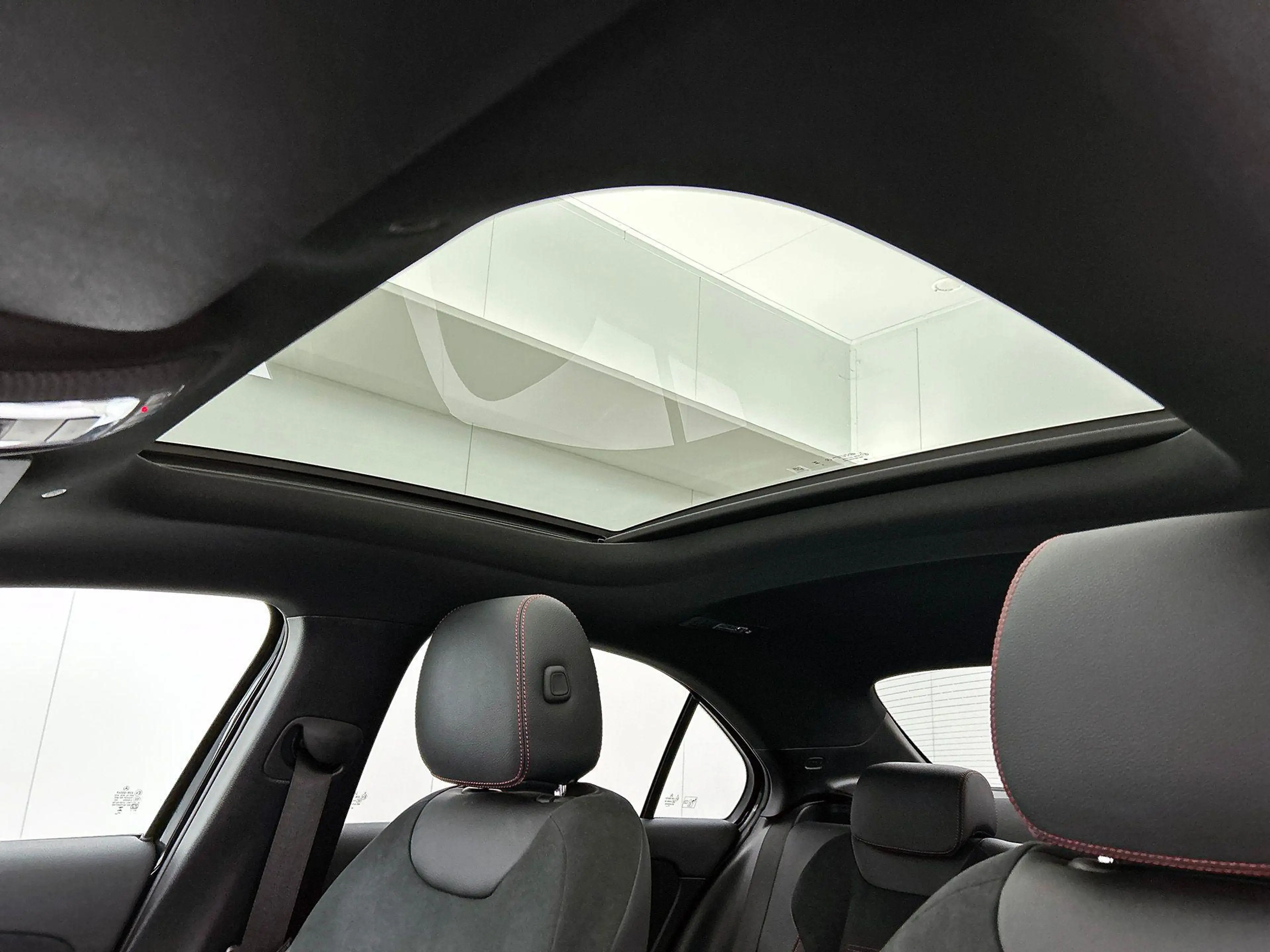 Mercedes-Benz A 250 e Berline AMG Line | Panoramisch Dak | Trekhaak | — photo 21