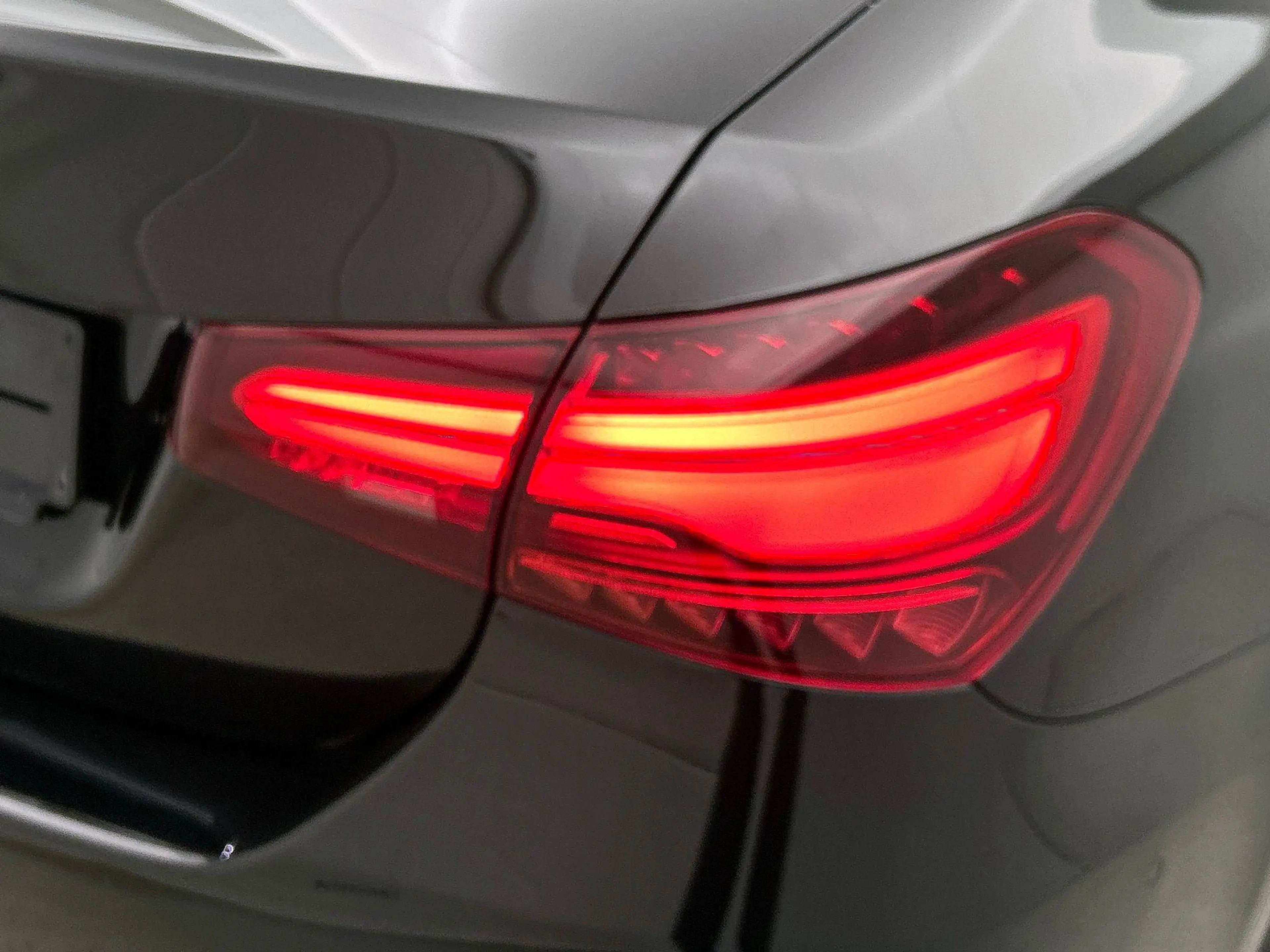 Mercedes-Benz A 250 e Berline AMG Line | Panoramisch Dak | Trekhaak | — photo 31