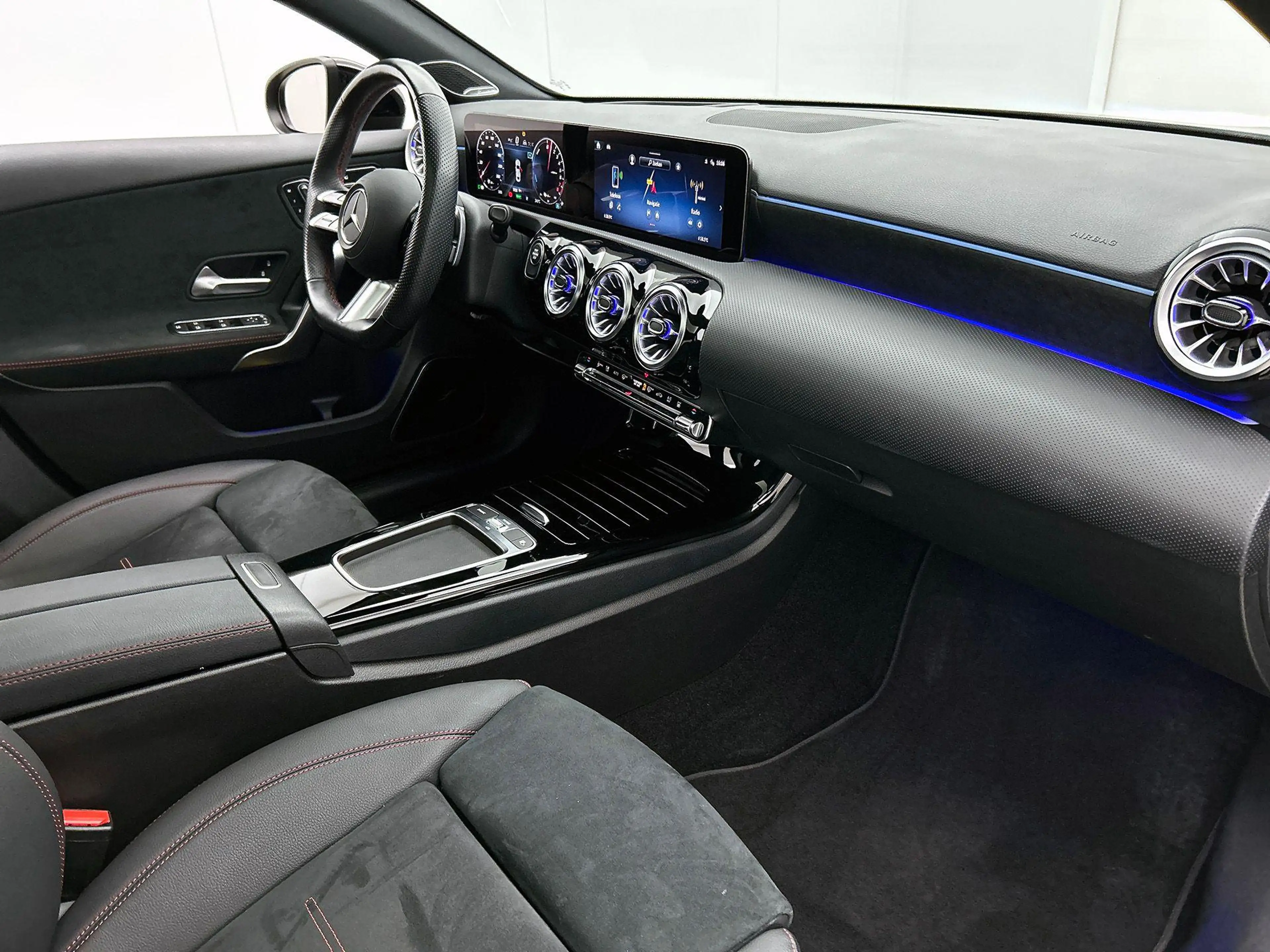 Mercedes-Benz A 250 e Berline AMG Line | Panoramisch Dak | Trekhaak | — photo 9