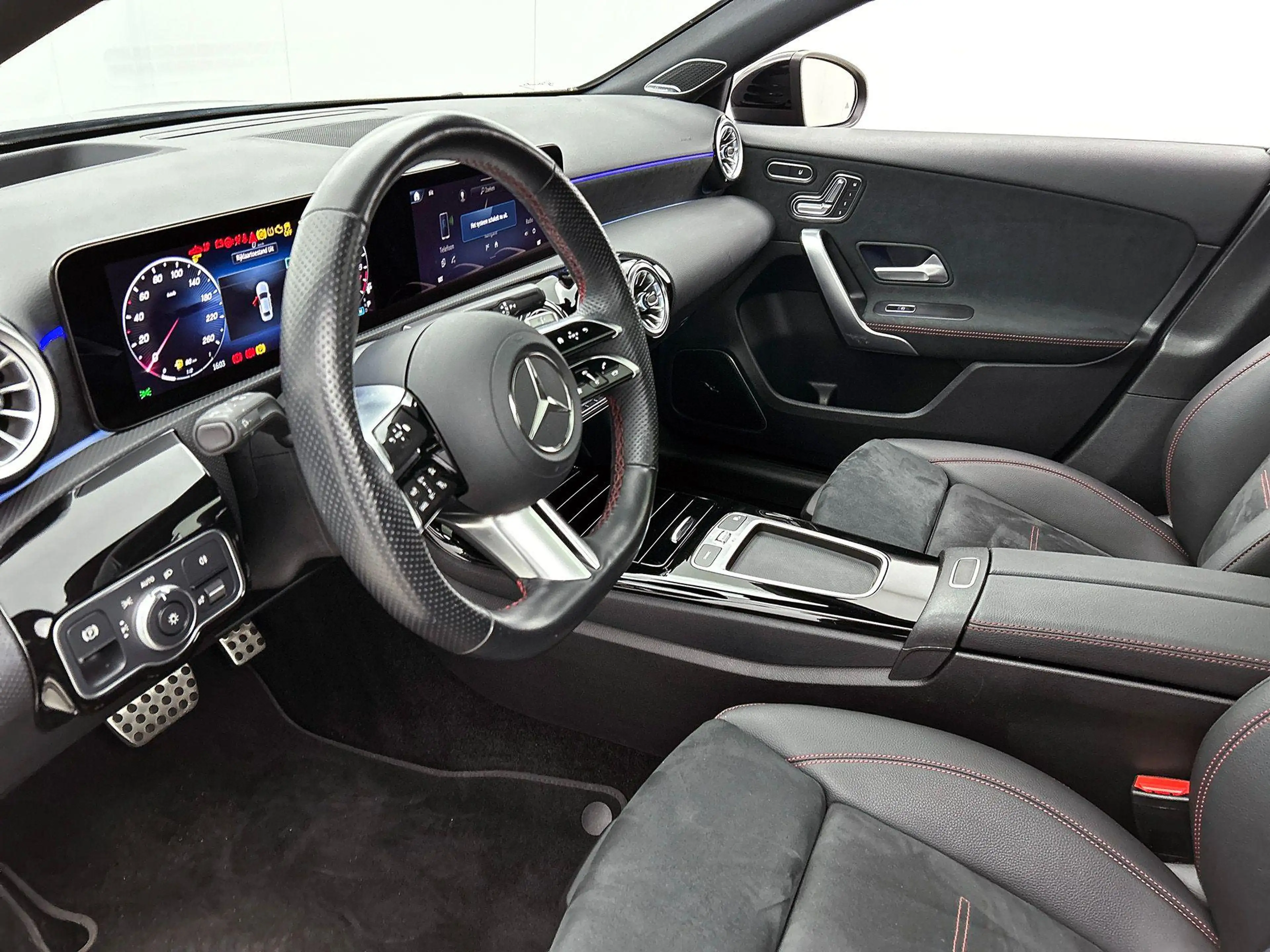 Mercedes-Benz A 250 e Berline AMG Line | Panoramisch Dak | Trekhaak | — photo 8