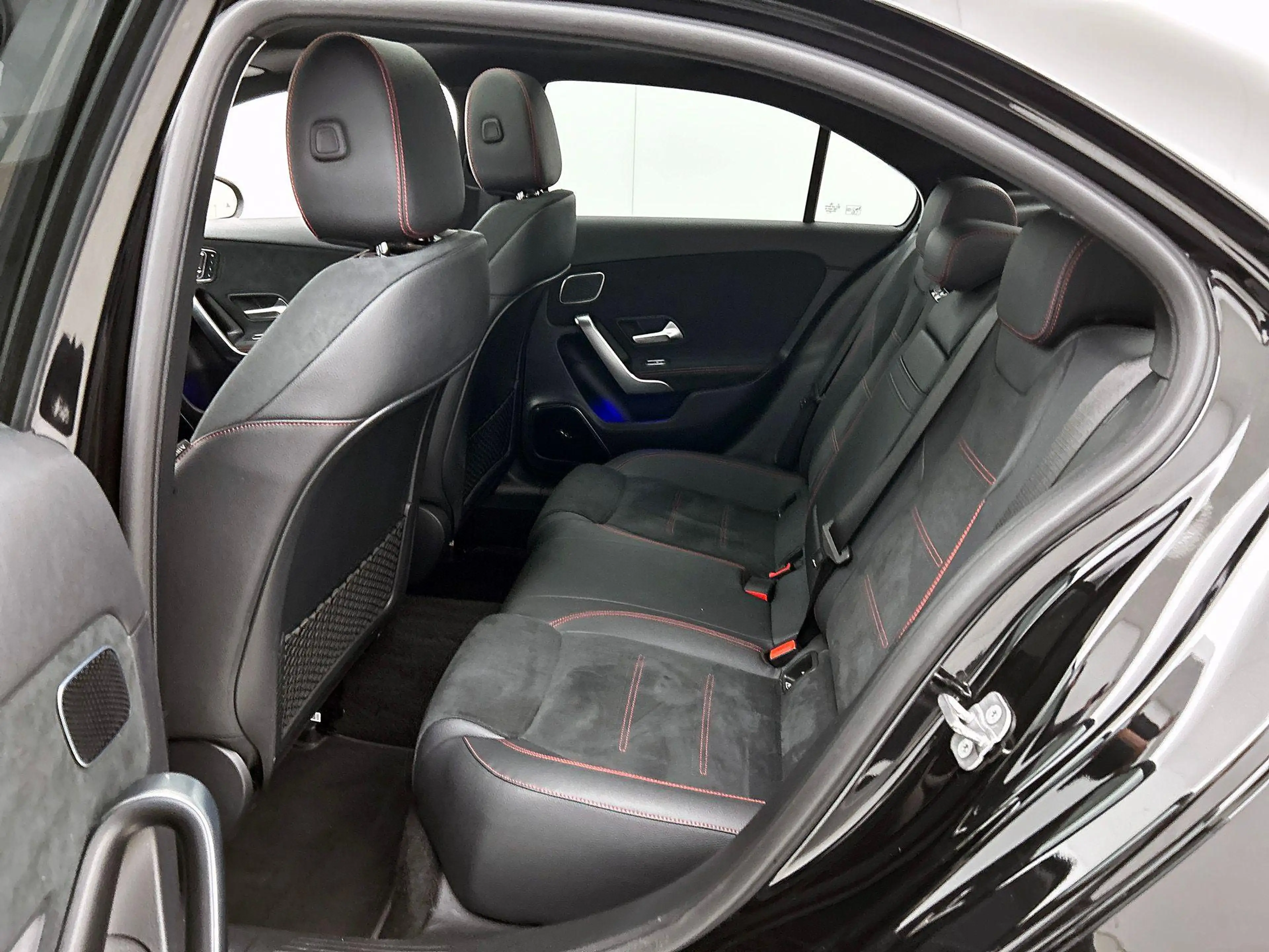 Mercedes-Benz A 250 e Berline AMG Line | Panoramisch Dak | Trekhaak | — photo 28