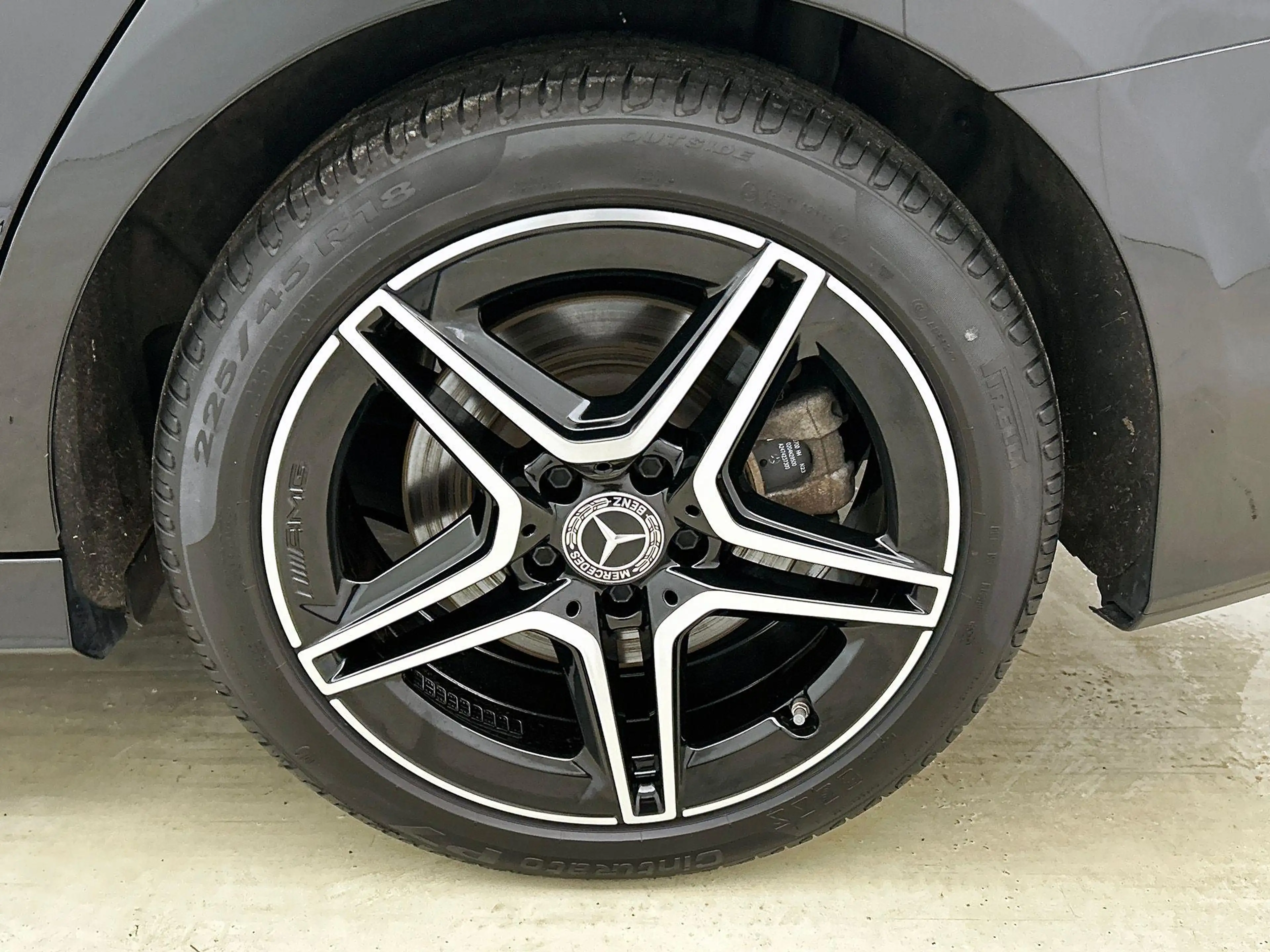 Mercedes-Benz A 250 e Berline AMG Line | Panoramisch Dak | Trekhaak | — photo 4