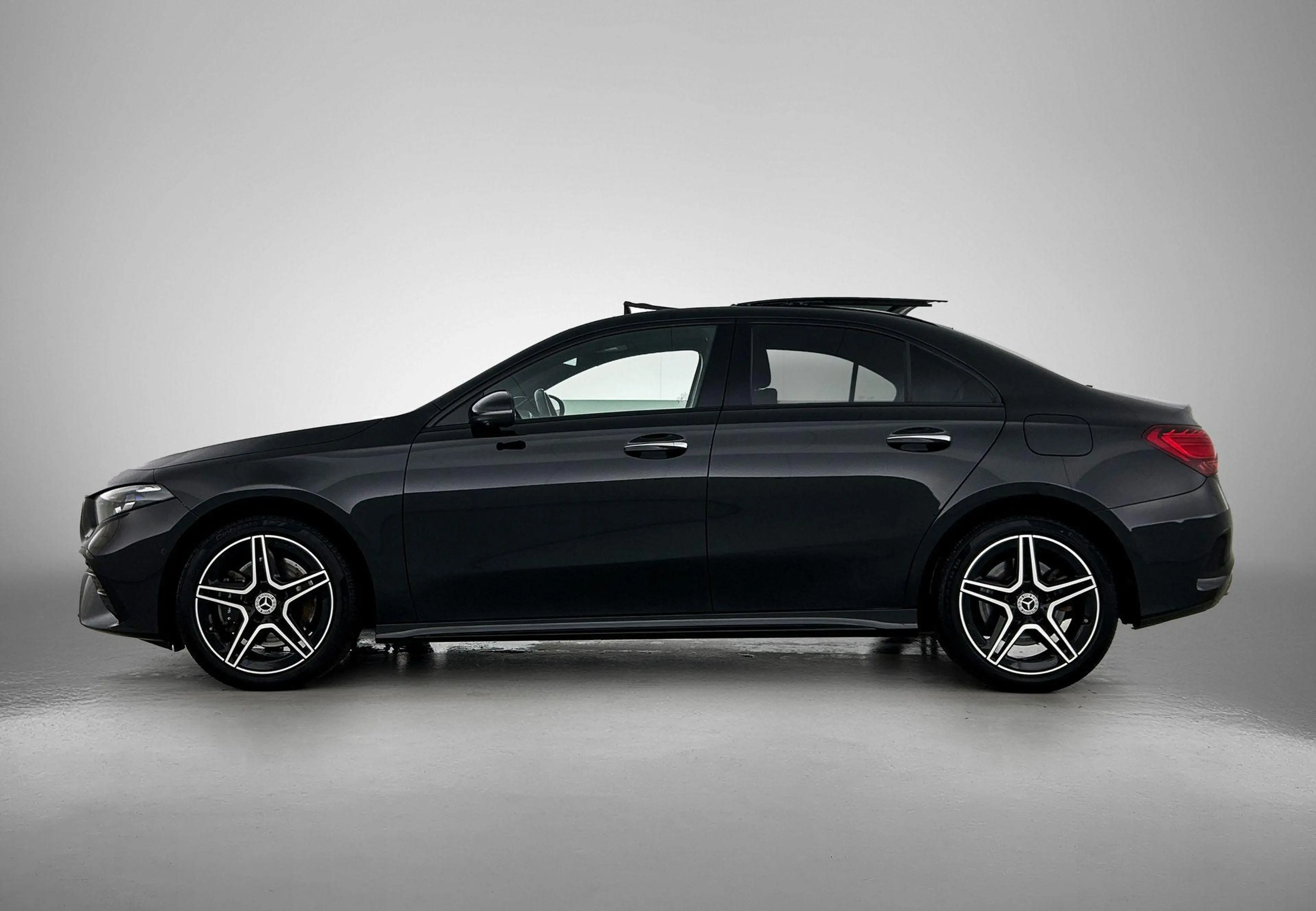 Mercedes-Benz A 250 e Berline AMG Line | Panoramisch Dak | Trekhaak | — photo 6