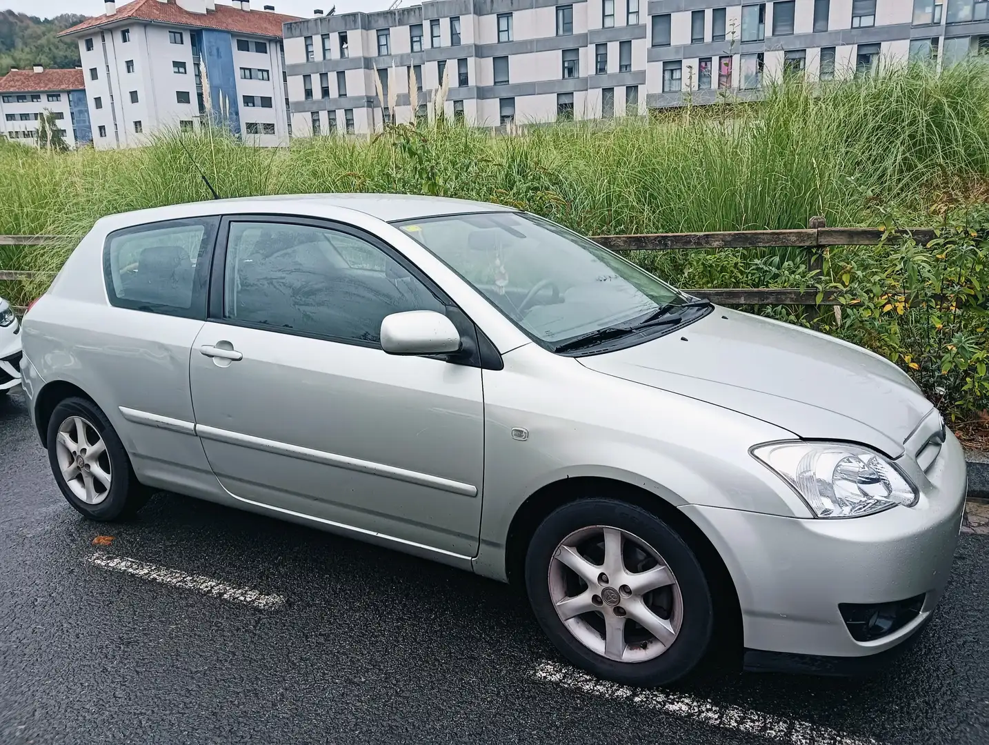 Toyota Corolla Corolla 1.4D-4D Sol Sol Gris - 1