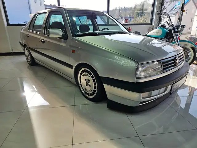 Volkswagen Vento 3-Hand,Schibedach, Neu Lackierung