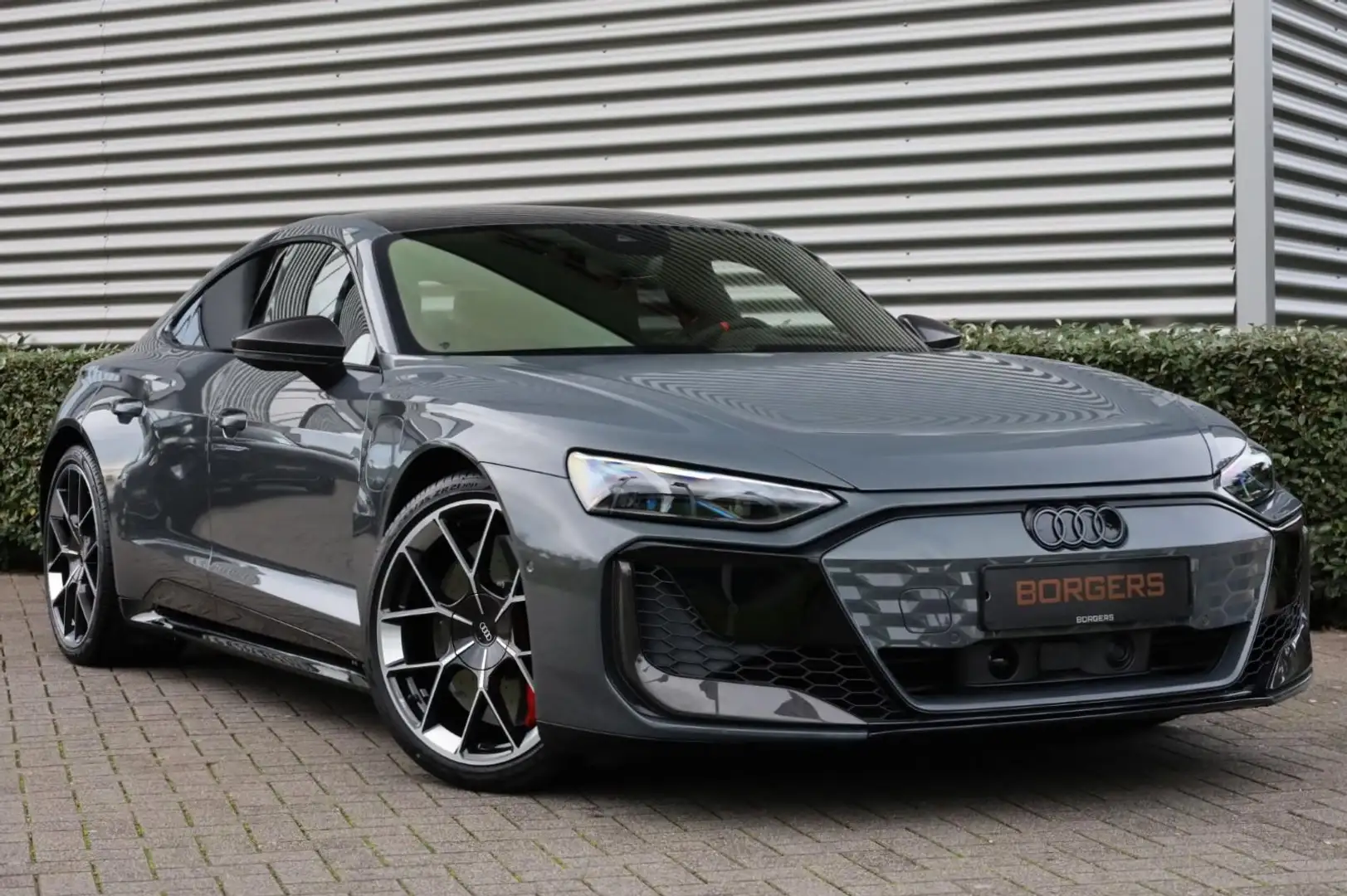 Audi RS e-tron GT Carbon l Keramisch l Massage l Vierwielsturing Grijs - 1