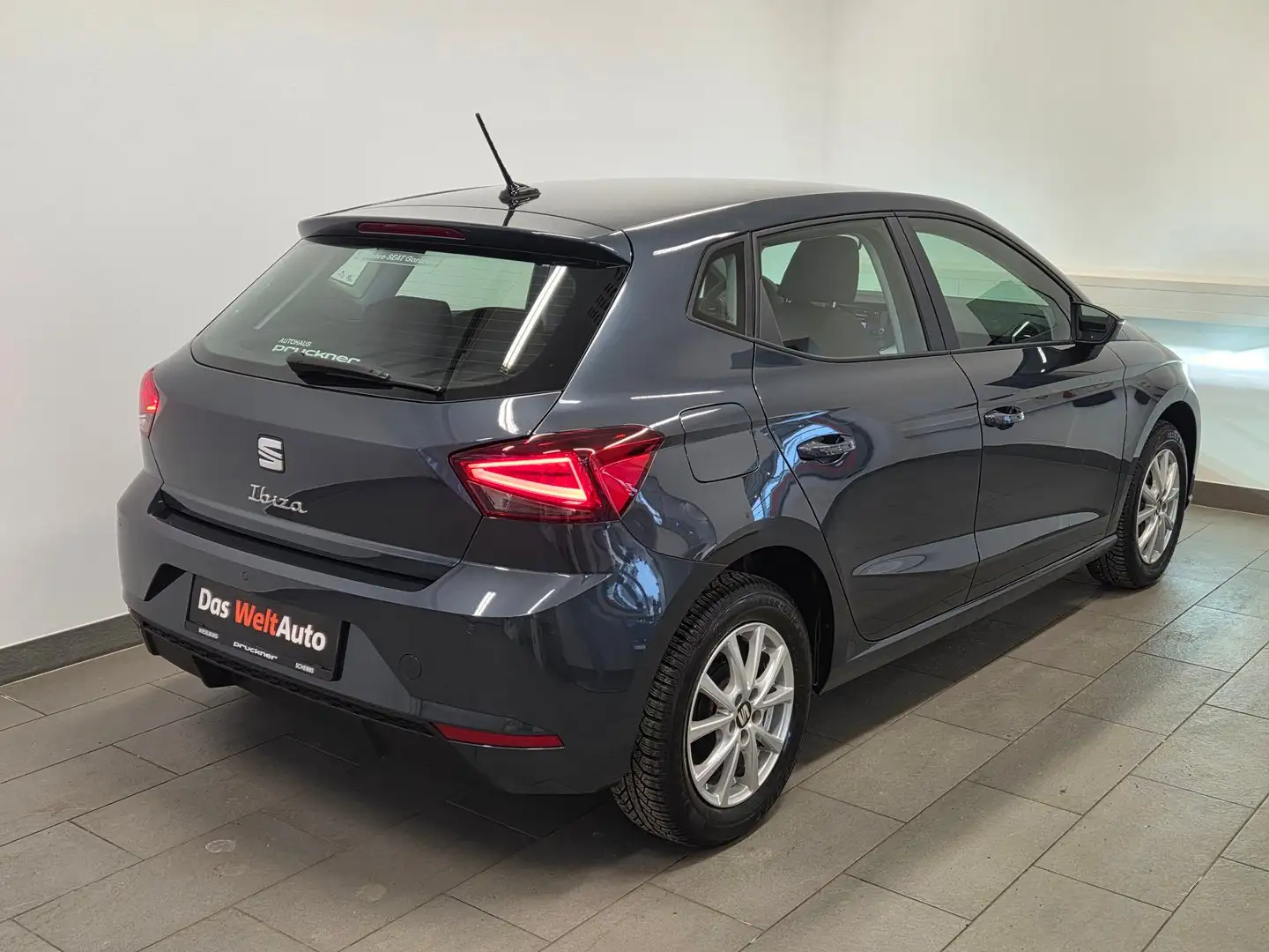 SEAT Ibiza Reference Edition 1.0 Grau - 2