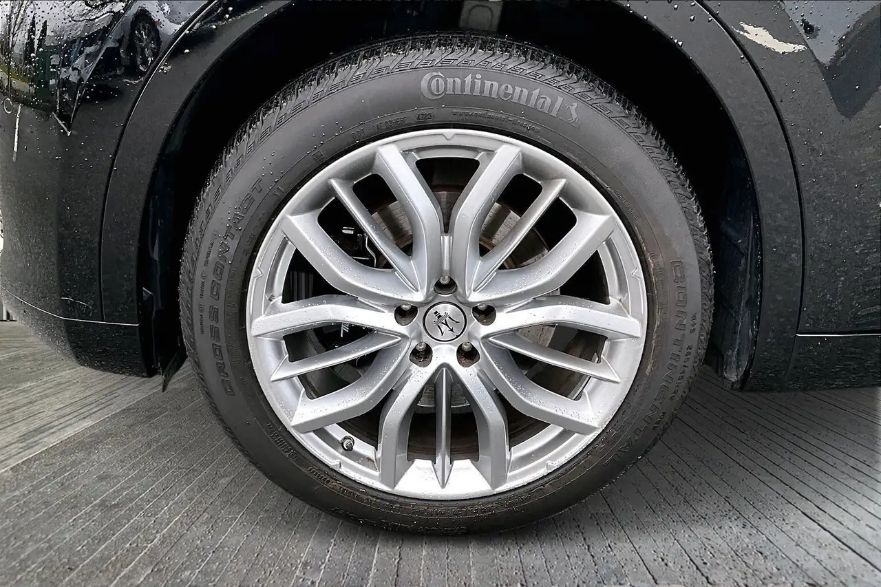 Maserati Levante снимка Maserati Levante