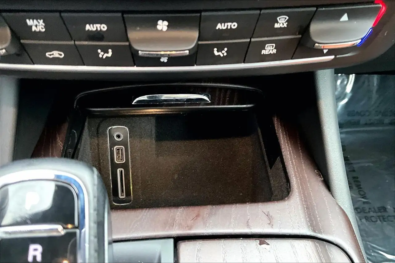Maserati Levante снимка Maserati Levante