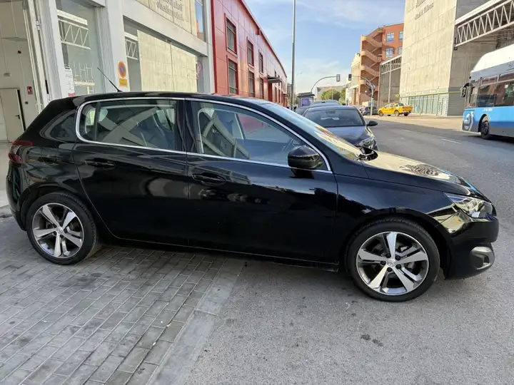 Peugeot 308 1.2 Pure Tech S&S Allure 2016, foto 4