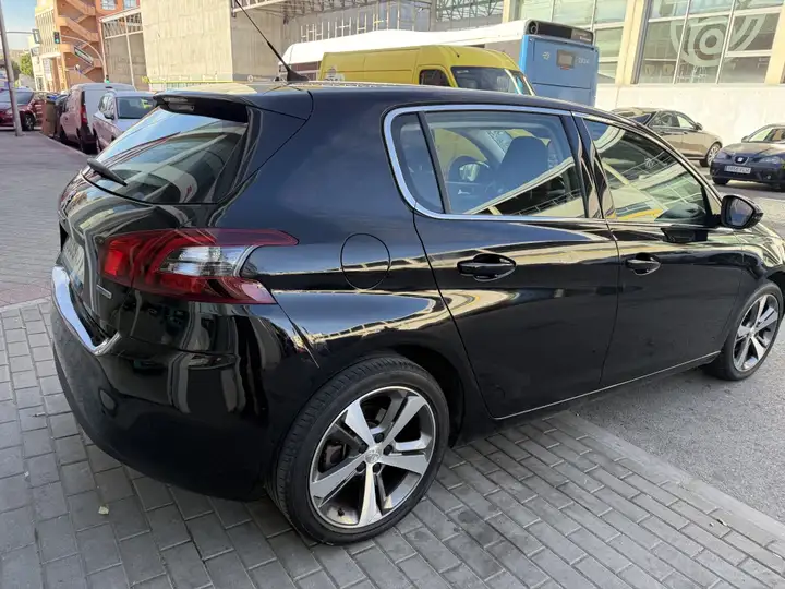 Peugeot 308 1.2 Pure Tech S&S Allure 2016, foto 12
