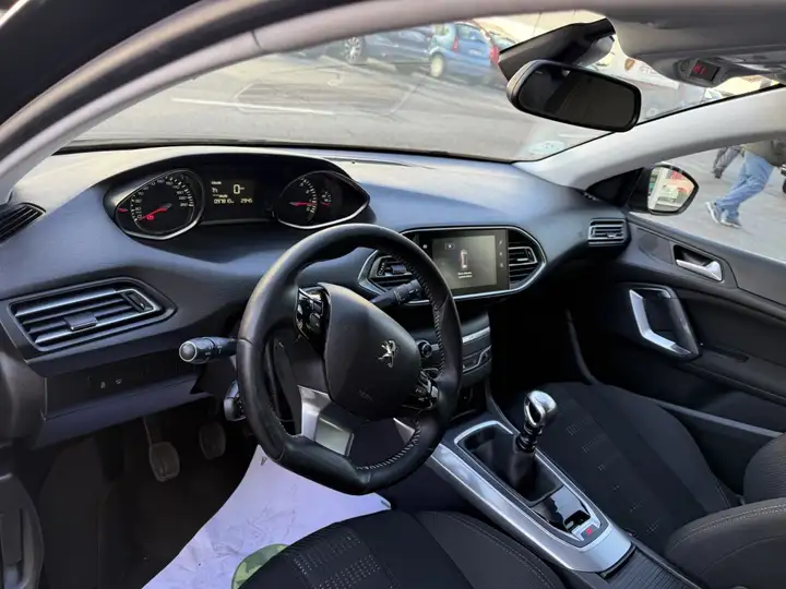 Peugeot 308 1.2 Pure Tech S&S Allure 2016, foto 9