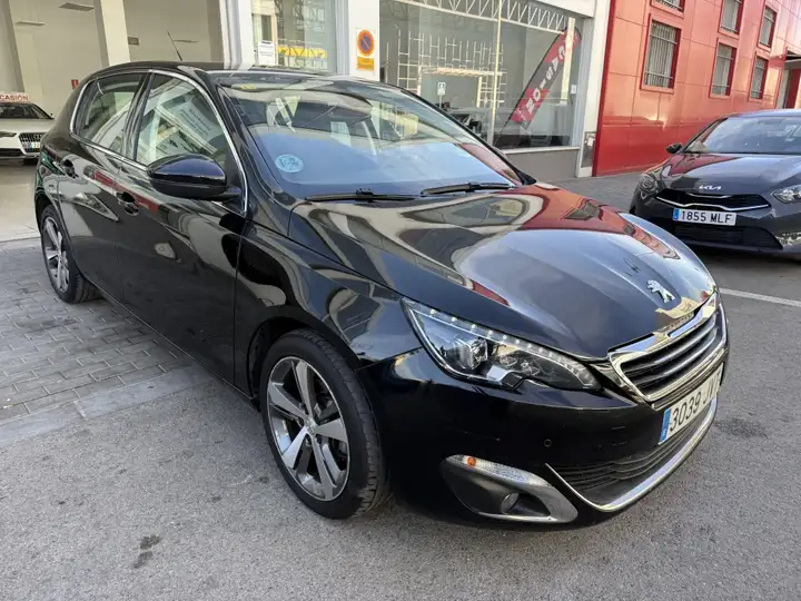Peugeot 308 1.2 Pure Tech S&S Allure 2016, foto 2