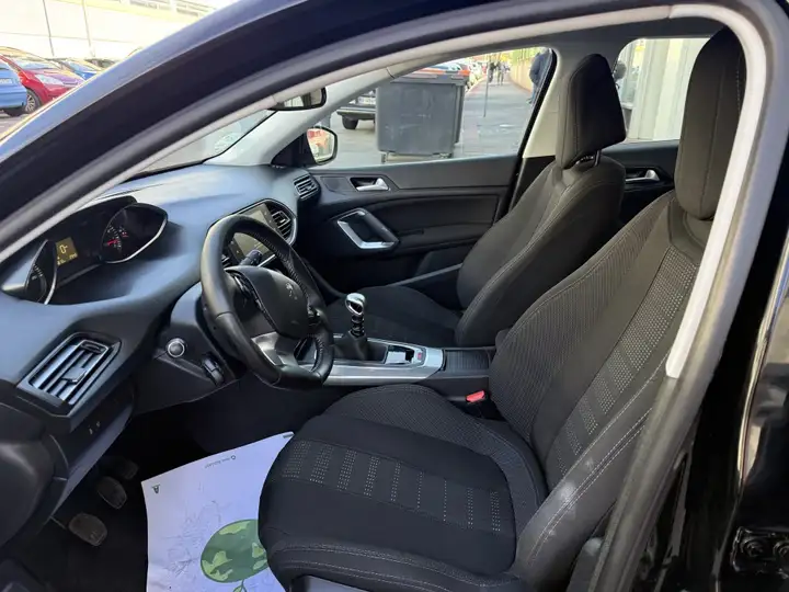 Peugeot 308 1.2 Pure Tech S&S Allure 2016, foto 10