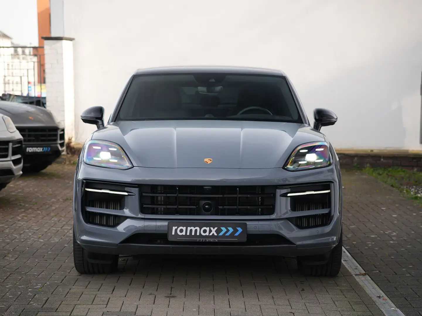 Porsche Cayenne E-Hybrid Coupé SPORTDESIGN PAKET-INNO-BOSE-MY25 Gris - 2
