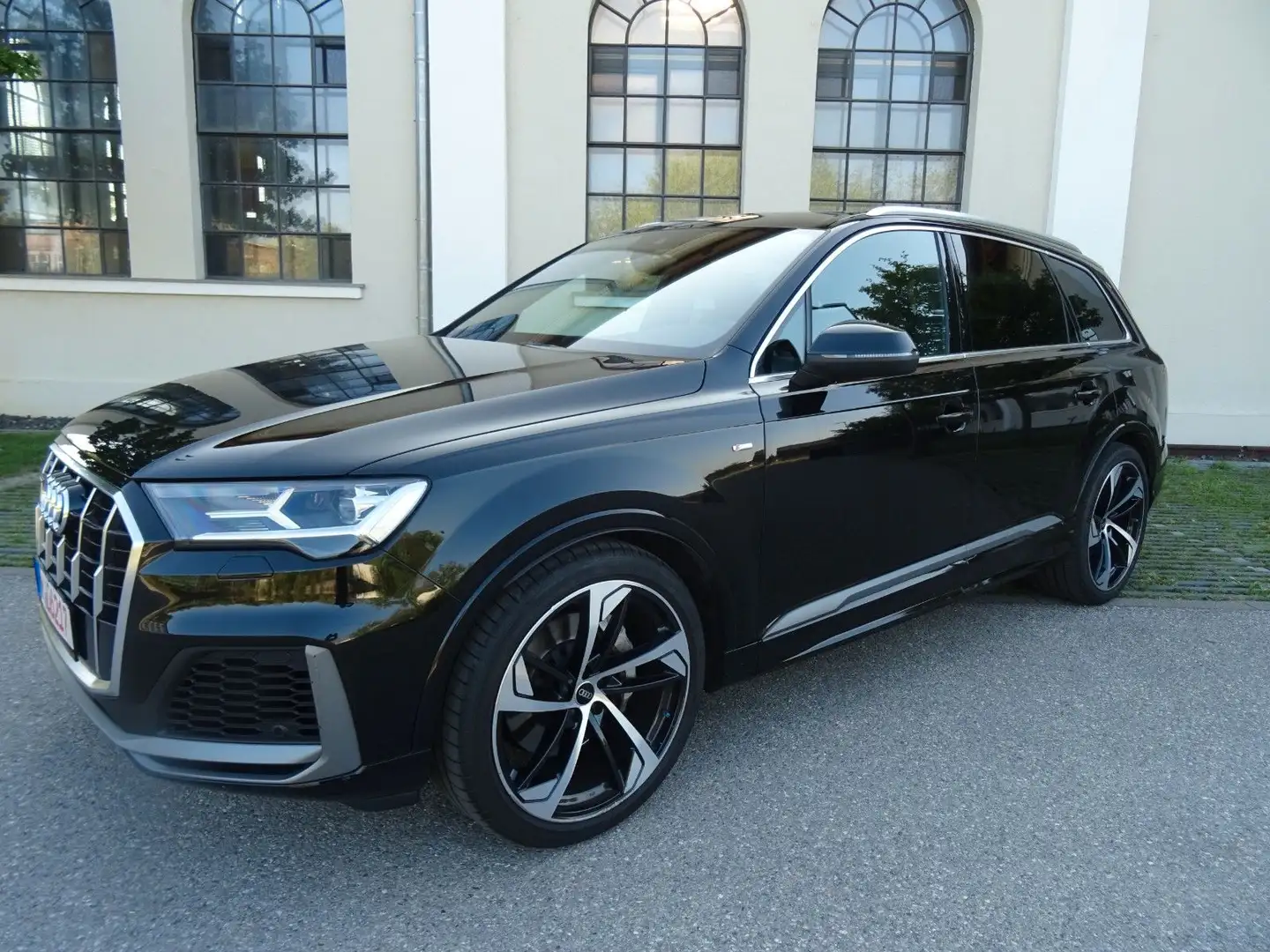 Audi Q7 55 TFSI quattro S line Sport Plus 7-Sitzer Schwarz - 1