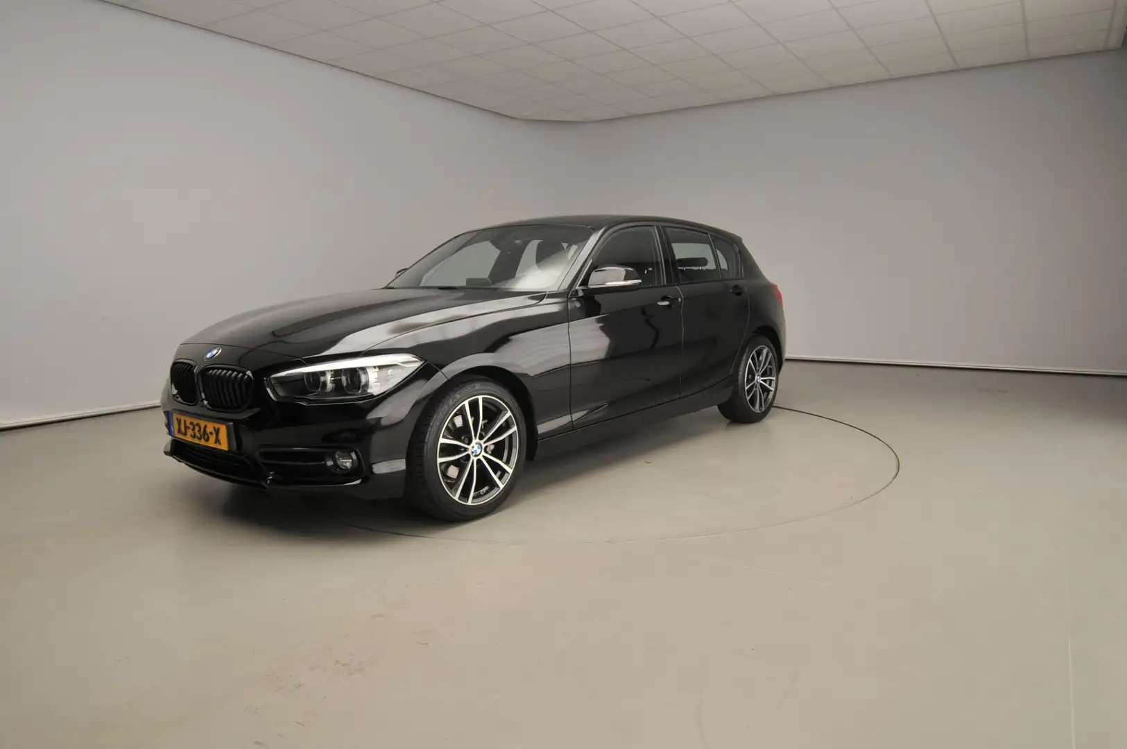 BMW 118 1 Serie 5-deurs 118i | LED | Navigatie | Sportstoe Schwarz - 1