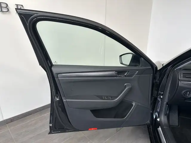Skoda Superb view 6