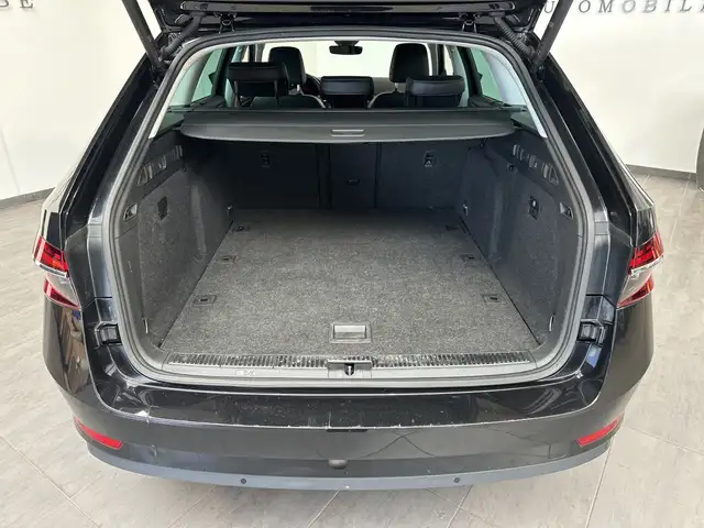 Skoda Superb view 8