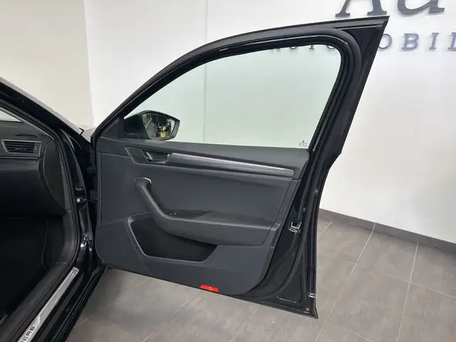 Skoda Superb view 7
