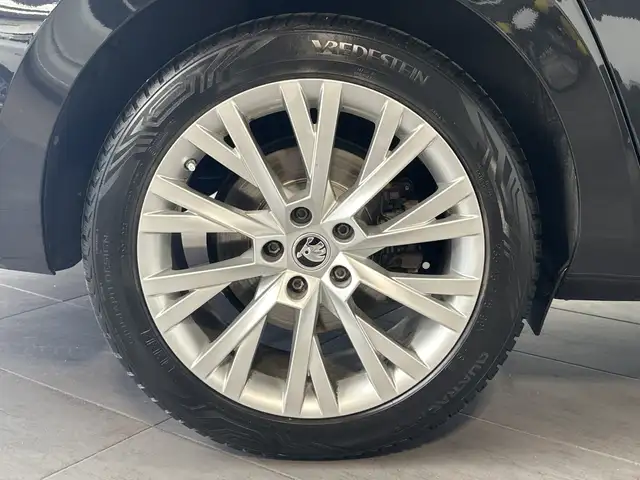 Skoda Superb view 3