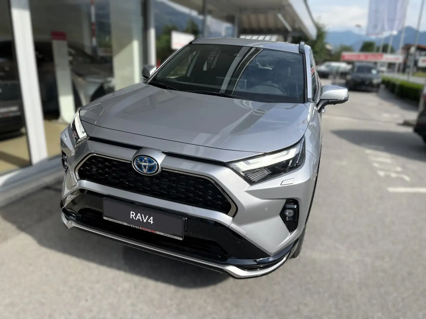 Toyota RAV 4 Active 2,5 Plug-In 4x4 Zilver - 2