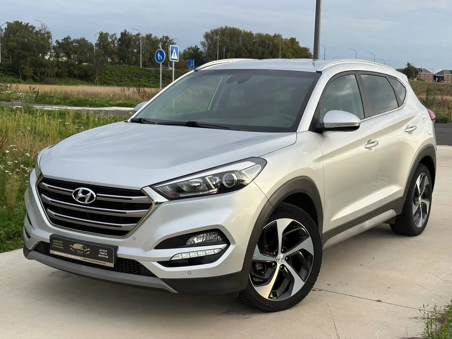 Hyundai TUCSON Tucson 1.7 CRDi BOITE AUTO/CAMERA/NAVI/CUIR/GARANT Bronze - 1
