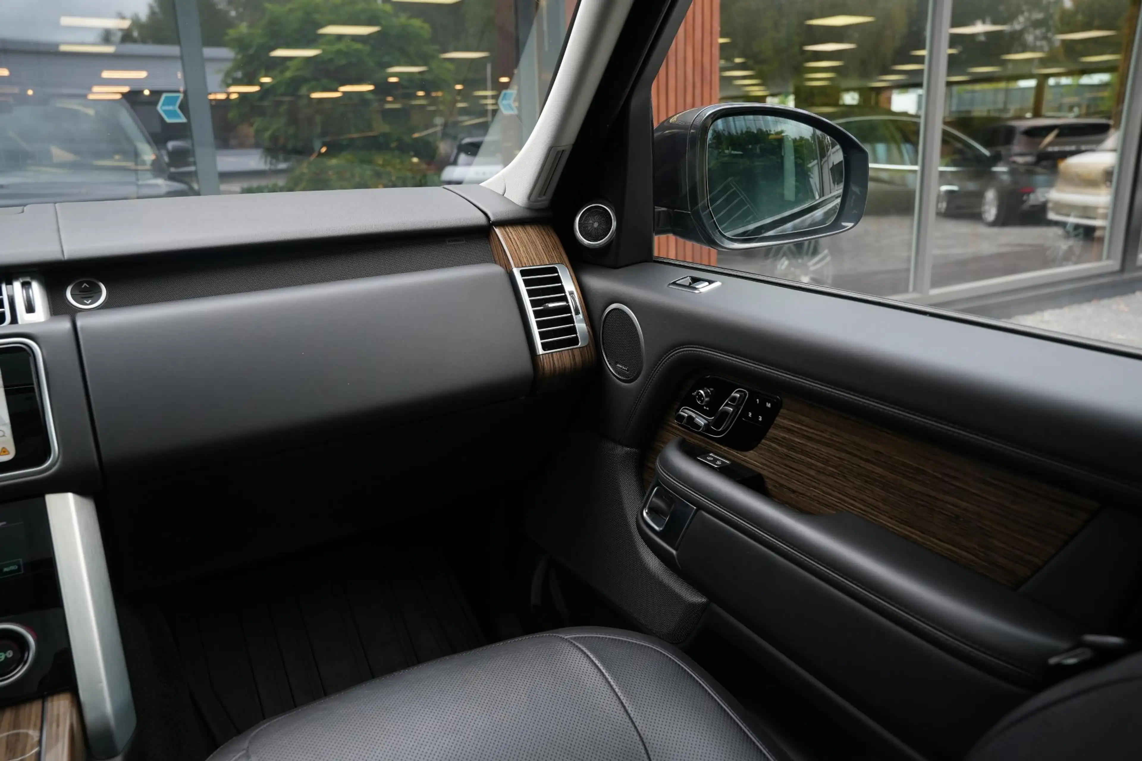 Land Rover Range Rover 5.0 V8 SC Autobiography — photo 32