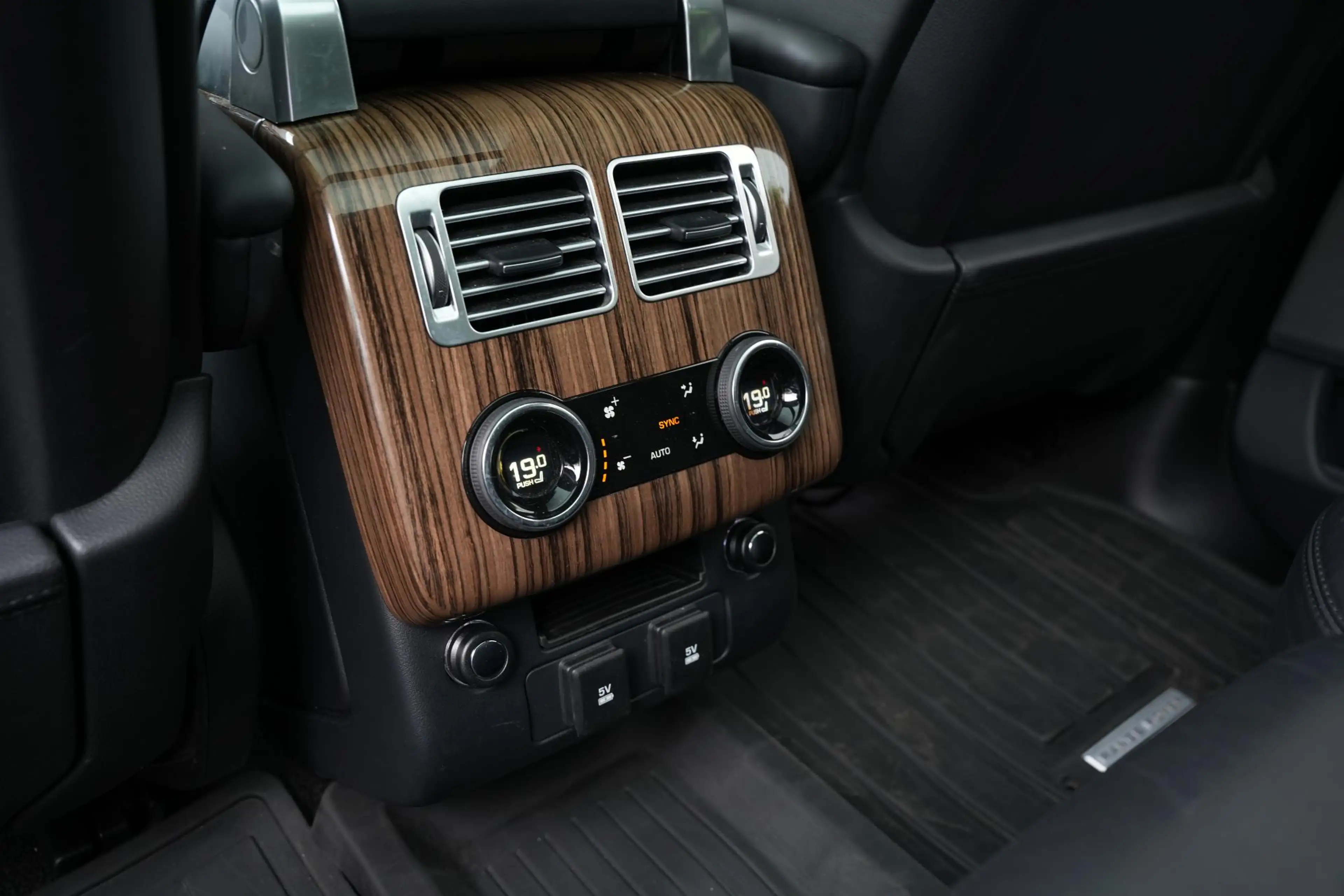 Land Rover Range Rover 5.0 V8 SC Autobiography — photo 29