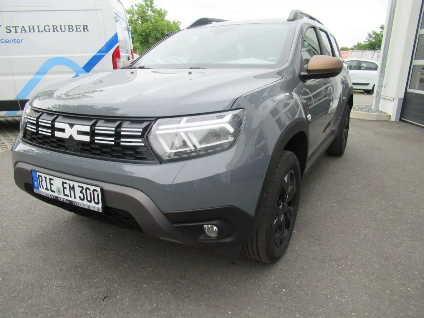 Dacia Duster TCe 150 EDC 2WD Sondermodell Extreme Grigio - 1