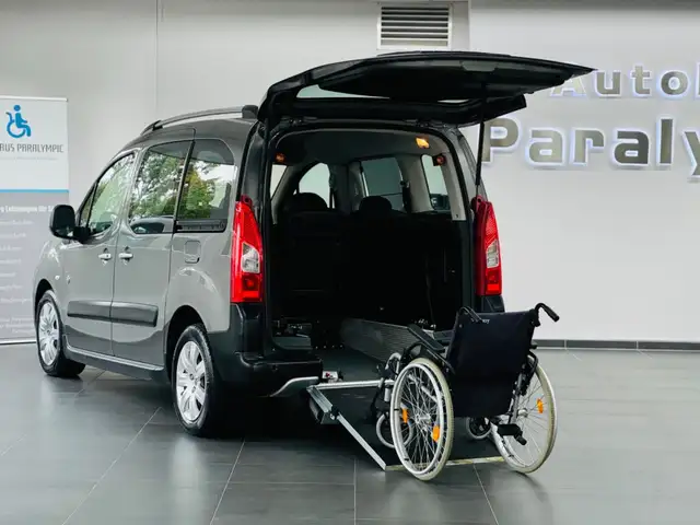 Peugeot Partner Behindertengerecht-Rampe + Sitz