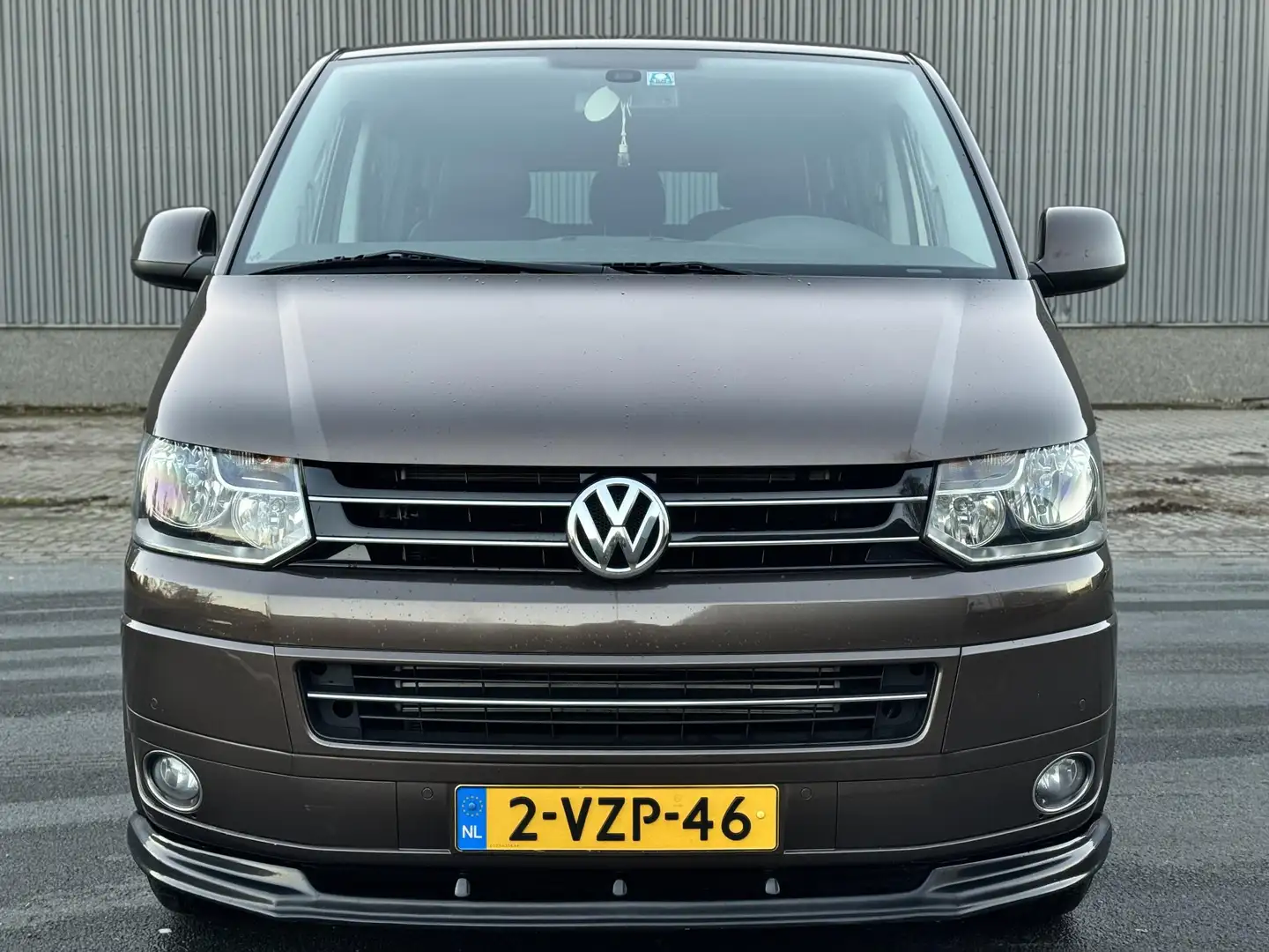 Volkswagen T5 Transporter 2.0 TDI L2H1 DC Comfortline NAP AUTOMAAT Bruin - 2