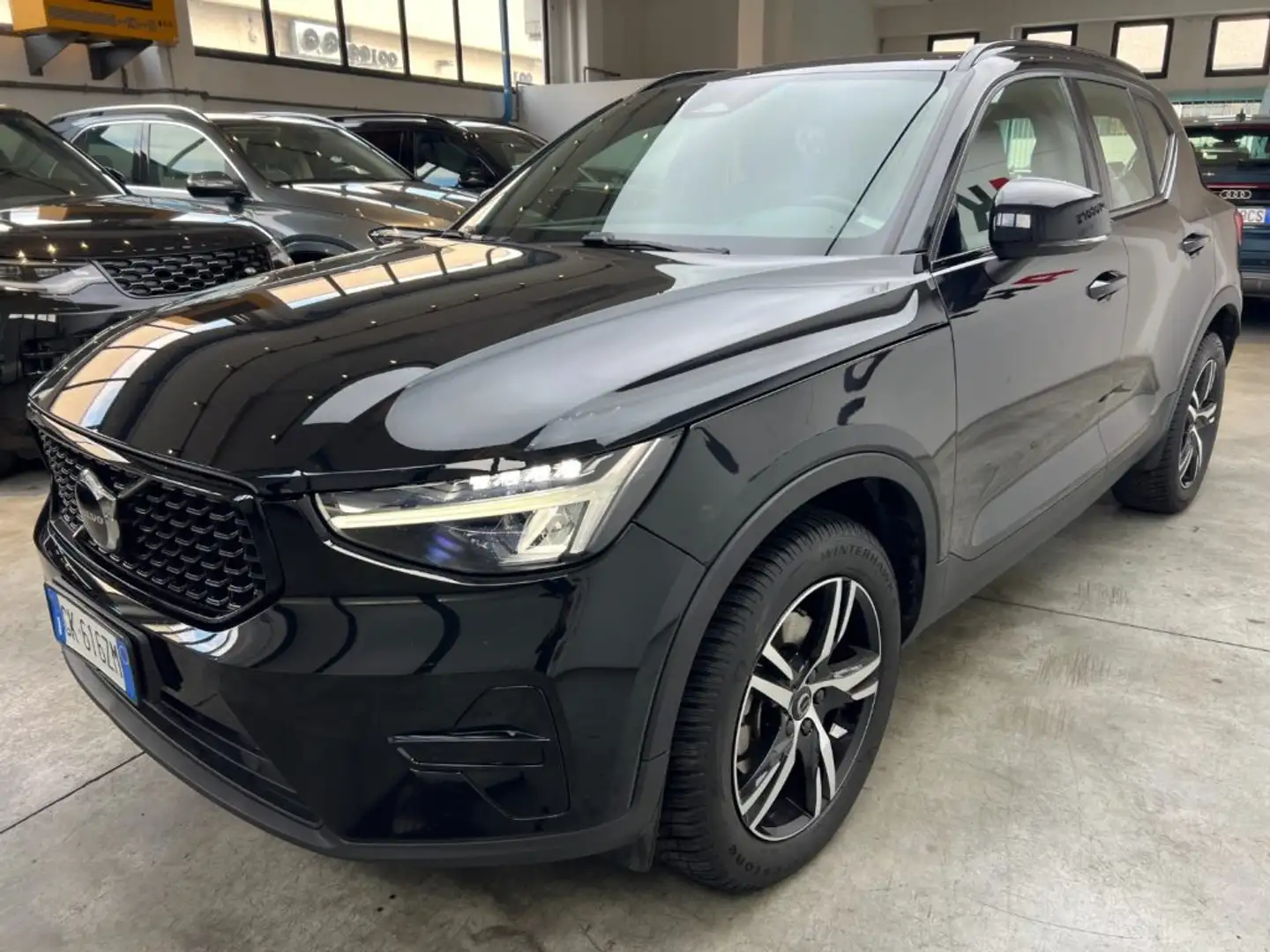 Volvo XC40 B3 automatico Plus Dark Noir - 2