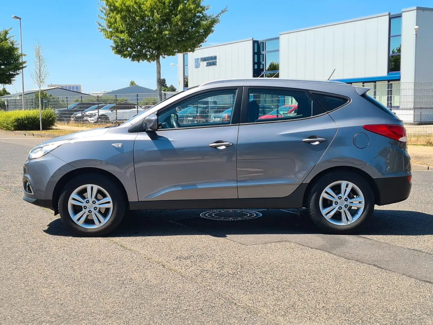 Hyundai iX35 1.6 Comfort 2WD *Navi*Klima*Kamera* Grau - 2