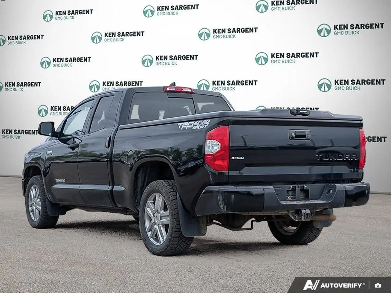 Toyota Tundra снимка Toyota Tundra