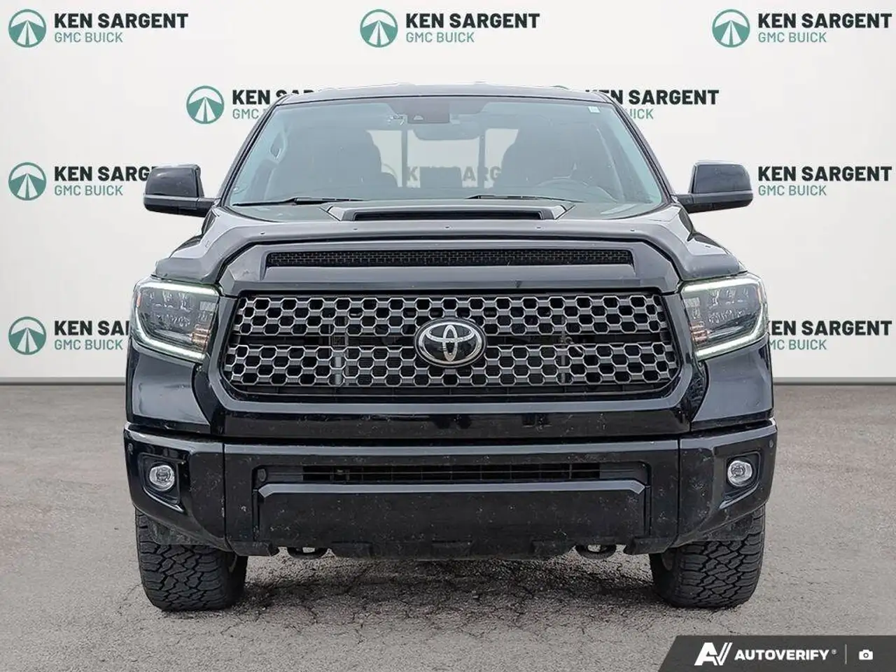 Toyota Tundra снимка Toyota Tundra