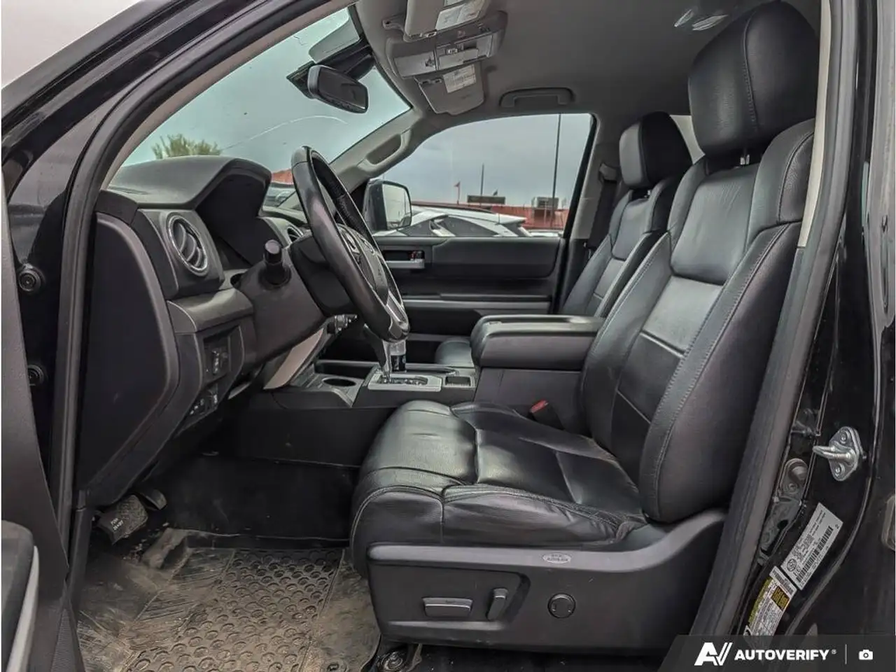 Toyota Tundra снимка Toyota Tundra