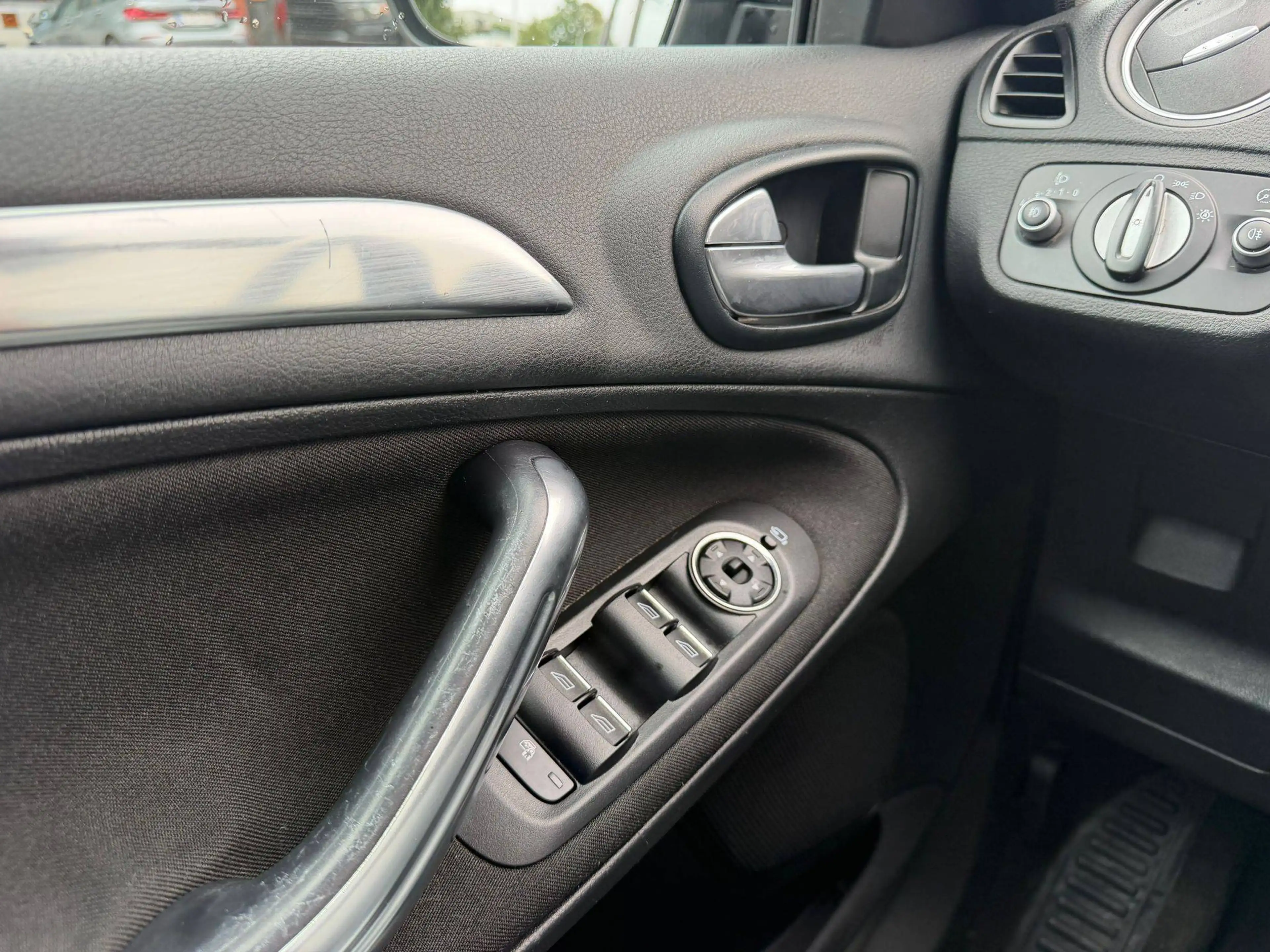 Ford S-Max S-Max 2.0 TDCi Titanium — photo 9