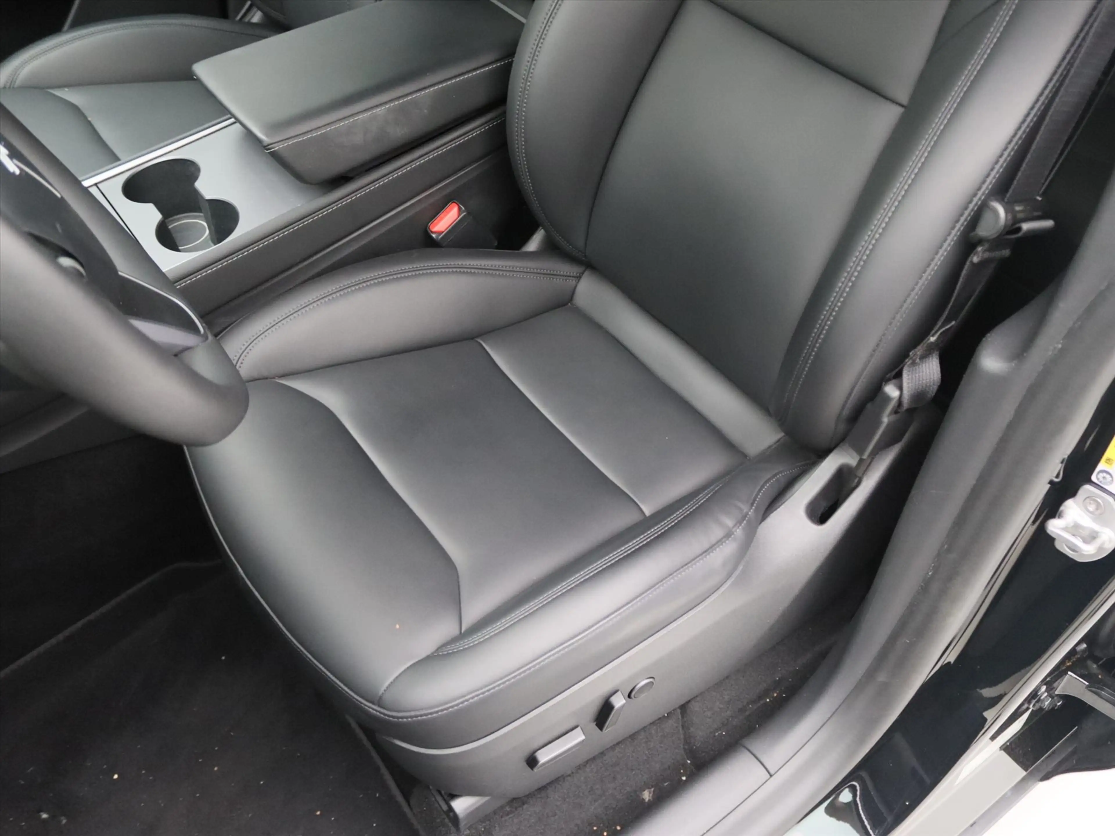Tesla Model Y Long Range AWD 75kWh 351pk 93.7% SoH [ AMD RYZEN+A — photo 19