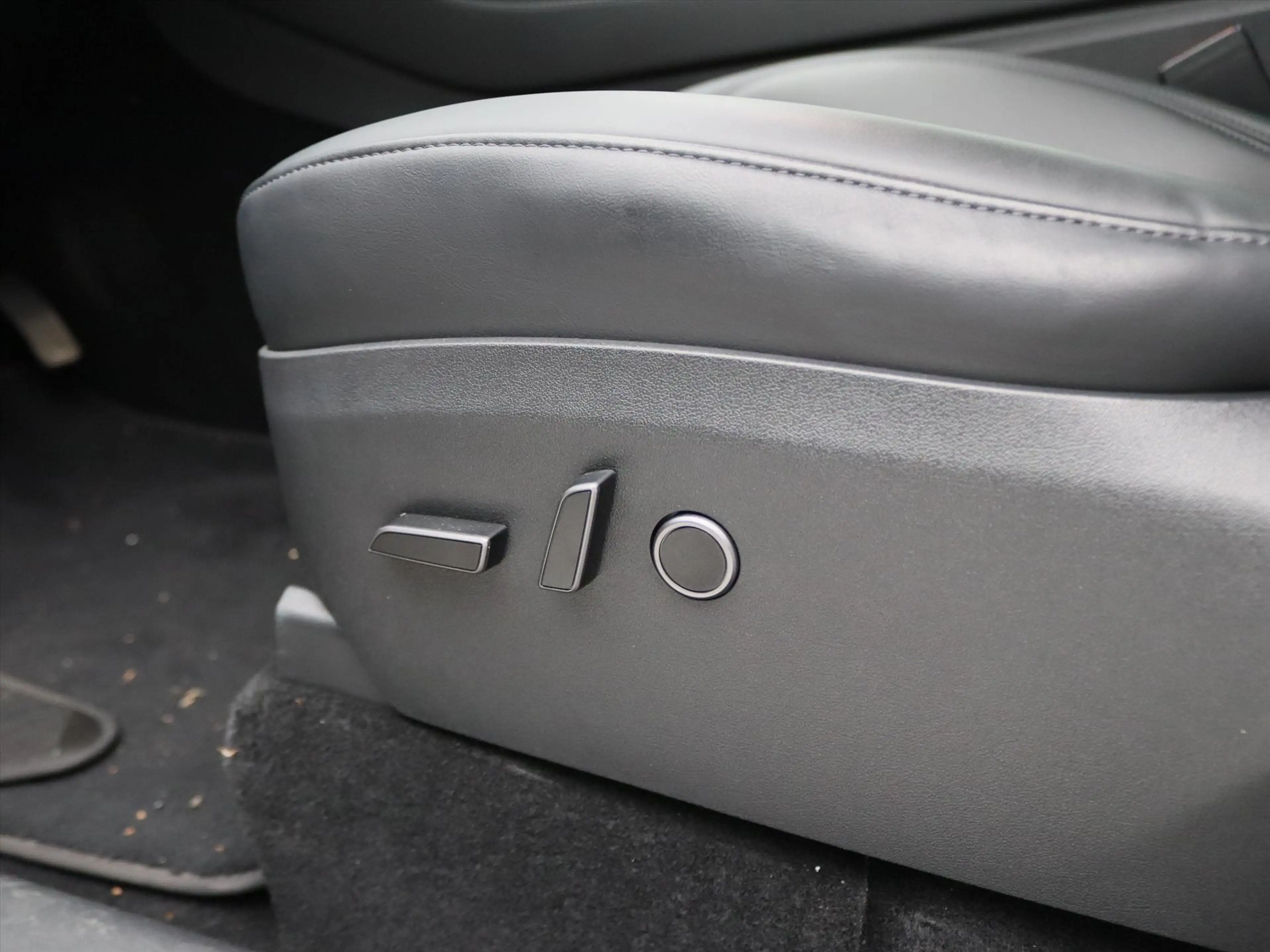 Tesla Model Y Long Range AWD 75kWh 351pk 93.7% SoH [ AMD RYZEN+A — photo 20