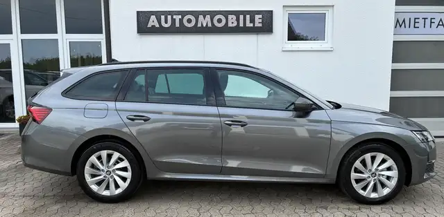 Skoda Octavia view 5