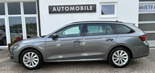 Skoda Octavia view 4