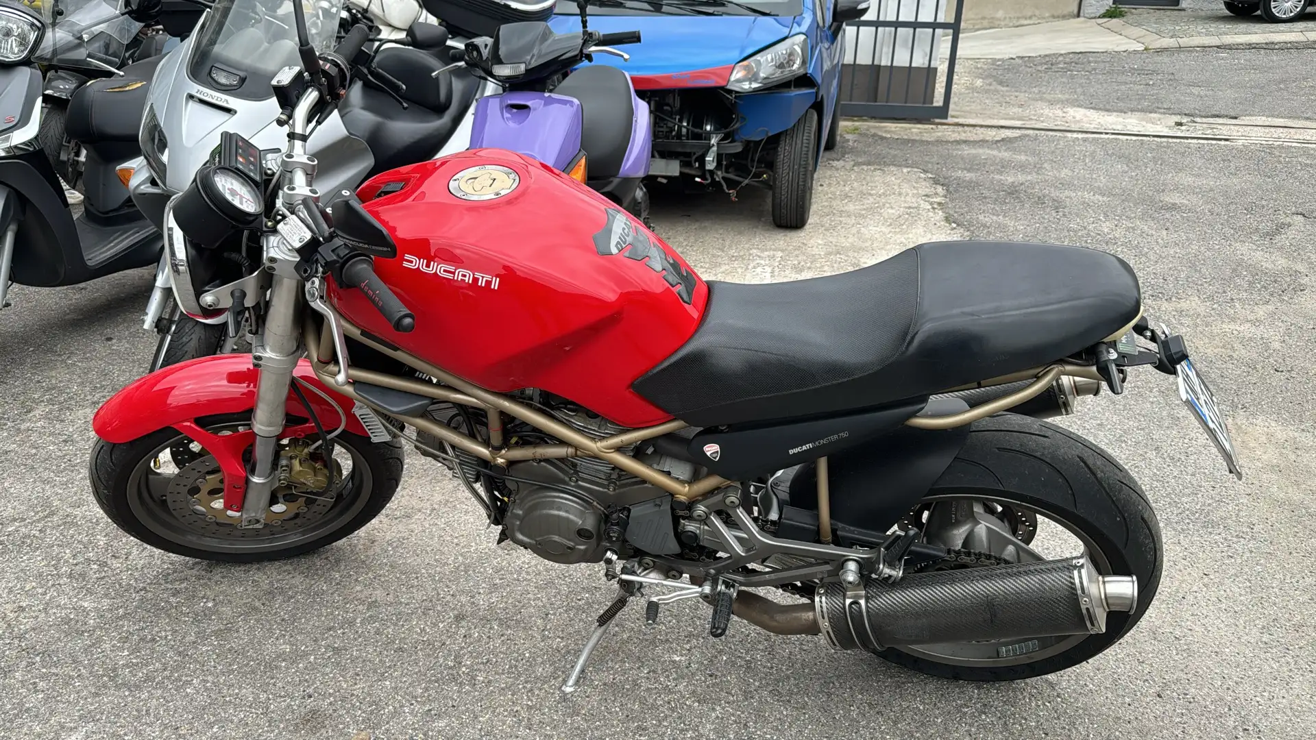 Ducati Monster 750 naked Červená - 1