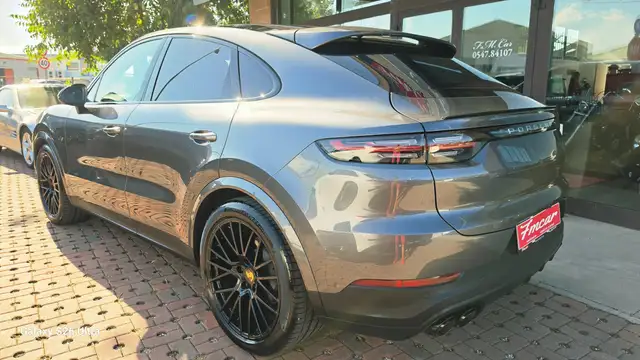 Porsche Cayenne view 15