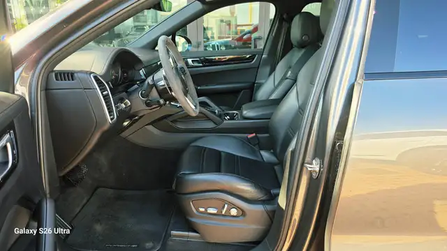 Porsche Cayenne view 4
