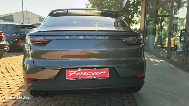 Porsche Cayenne view 11